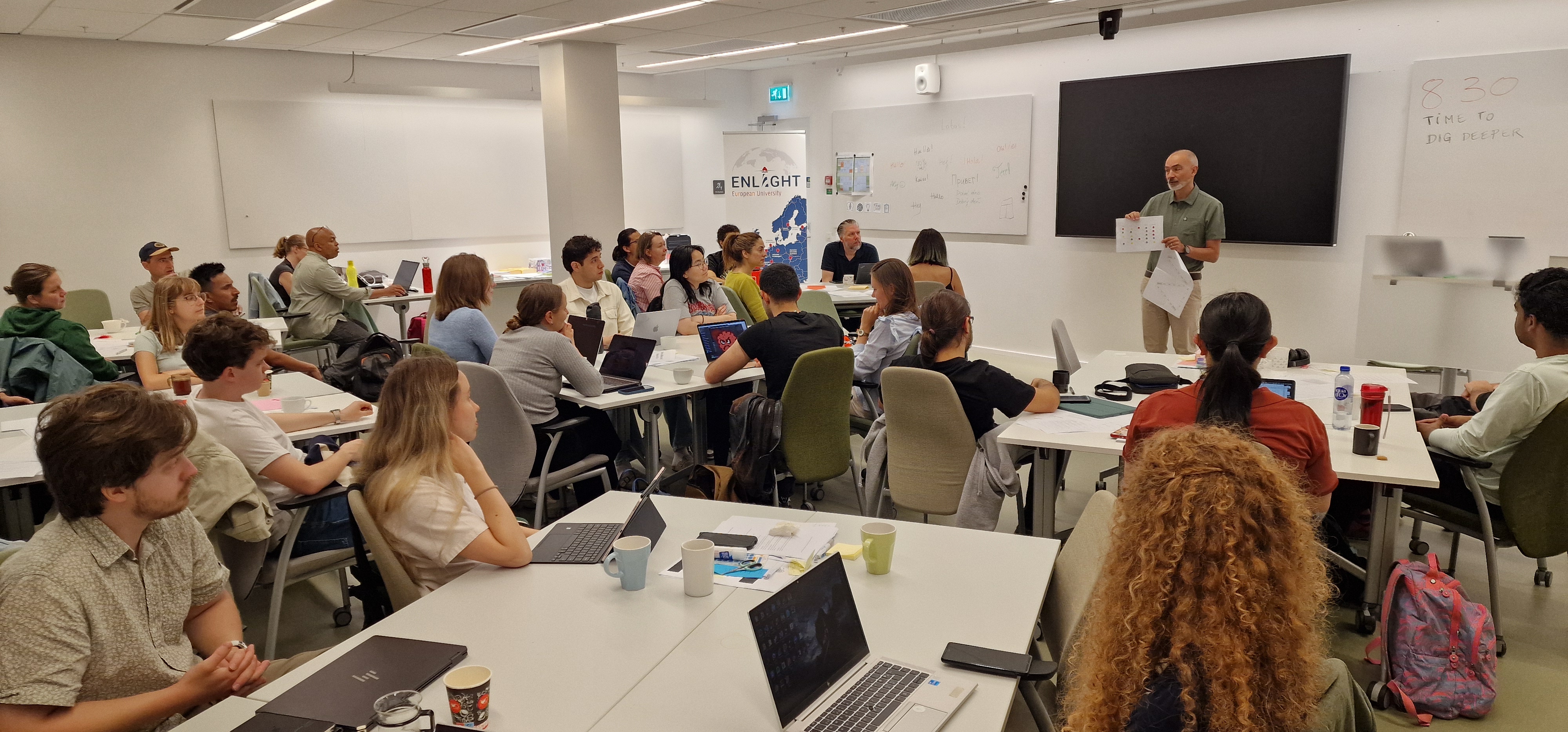 Dr. Antonio Casado, University of the Basque Country, introducing a workshop.